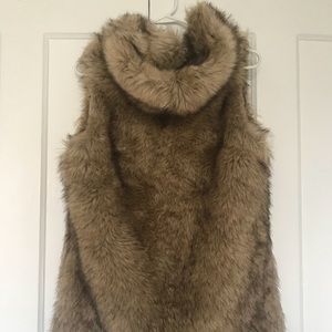 Forever 21 Jackets & Coats - Forever 21 Faux Fur Vest, L Forever 21 Jackets & Coats - Forever 21 Faux Fur Vest, L